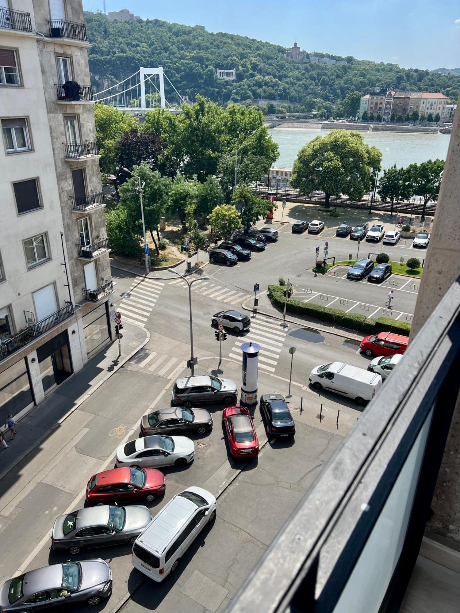Golden At Erzsebet Bridge Appartement Boedapest